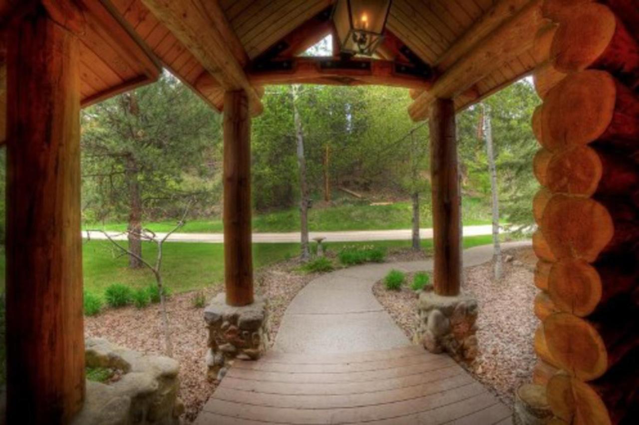 רפיד סיטי Thunderhead Falls Lodge מראה חיצוני תמונה